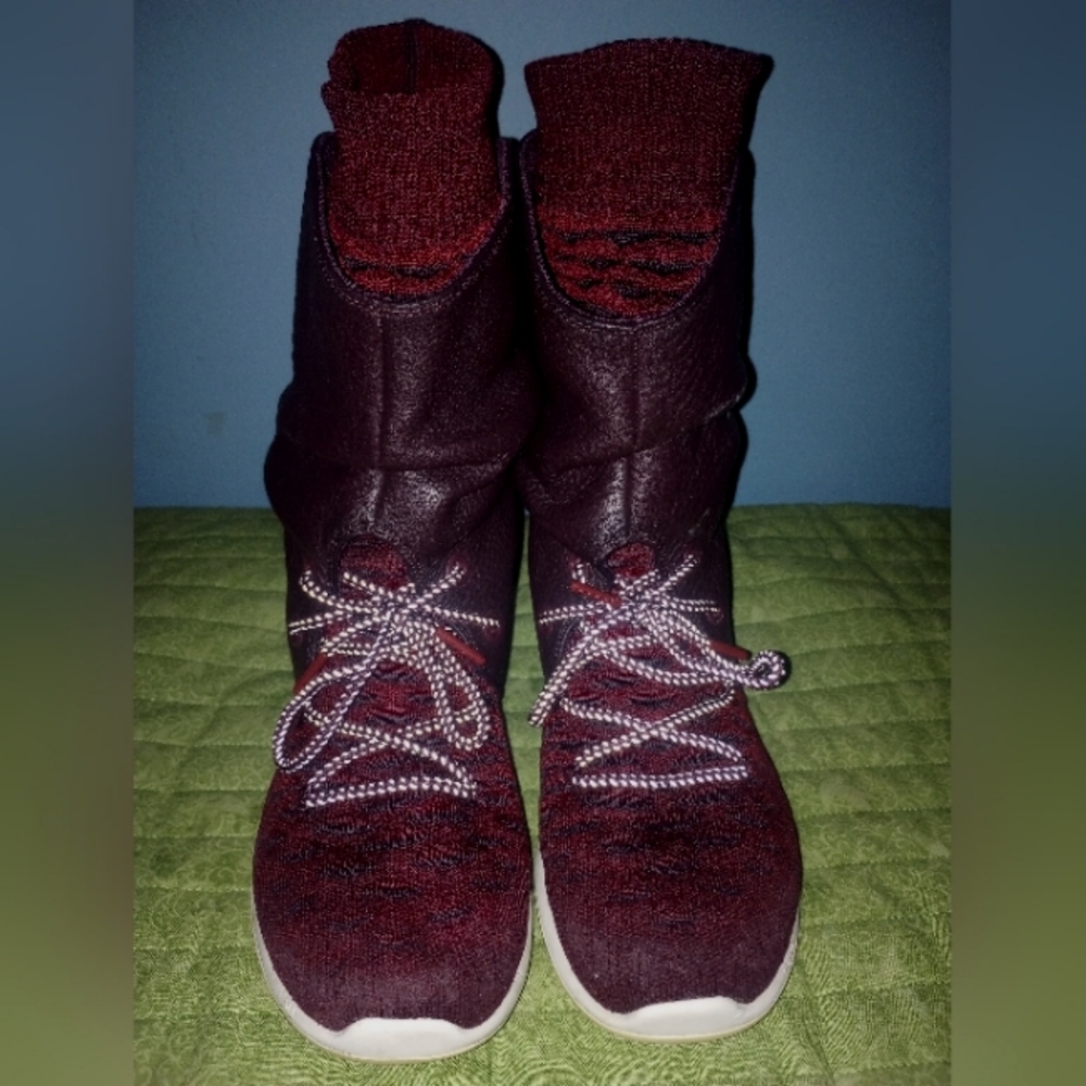 Nike Roche Fly Knit Sneaker Boots